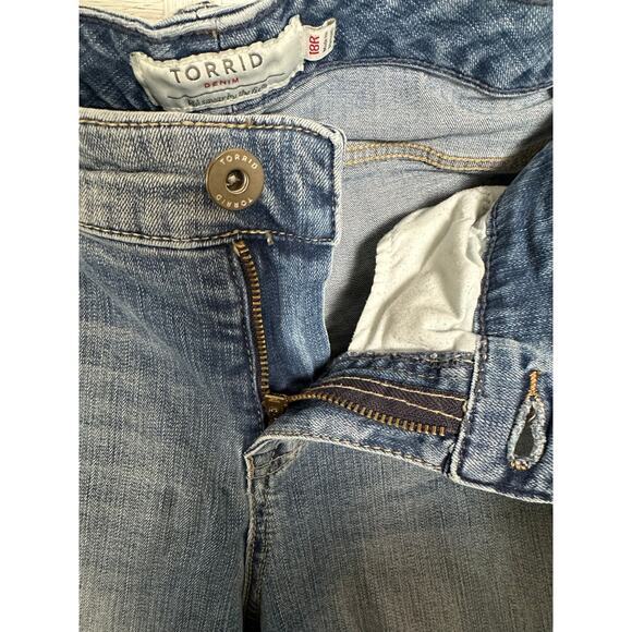 Torrid women’s jeans mid wash straight leg, distressed boyfriend, cut plus size - Picture 3 of 12